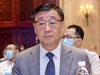 中国林科院木材工业研究所原总工程师、教授级高工邓侃